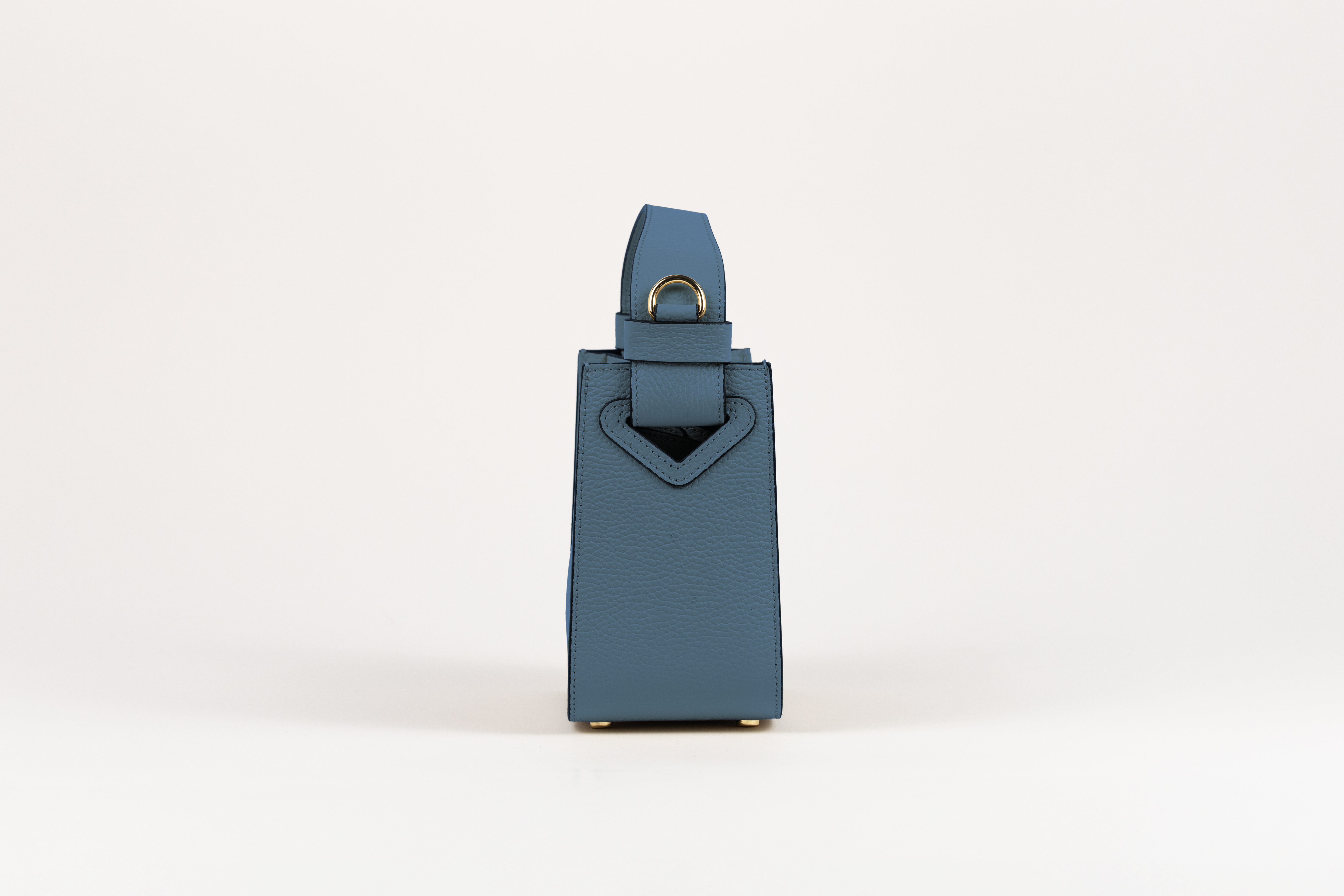 Affinée Élan Ocean handbag, side profile showing the handle attachment