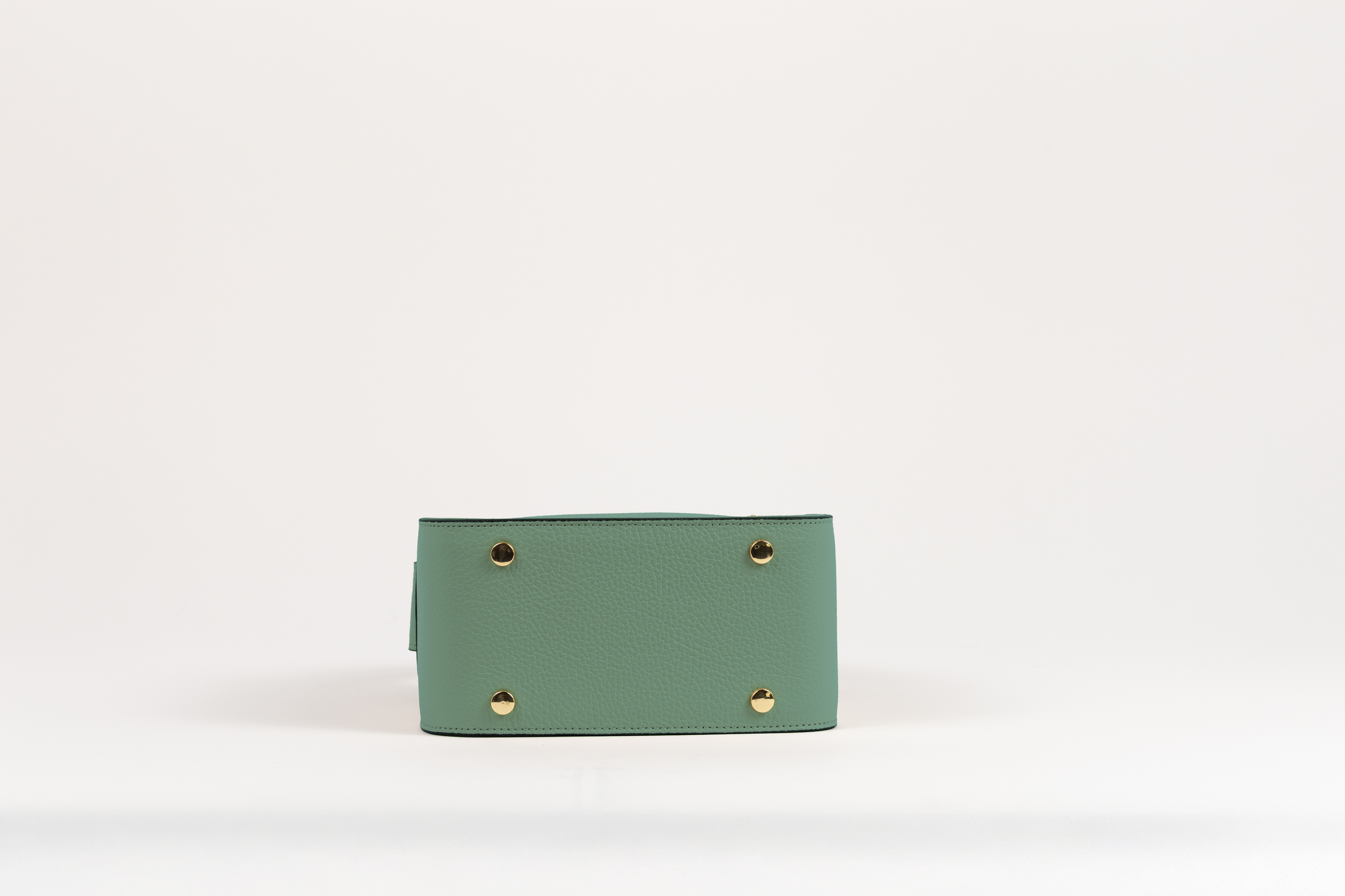 Affinée Élan Mint handbag, base view showing the protective gold-tone feet
