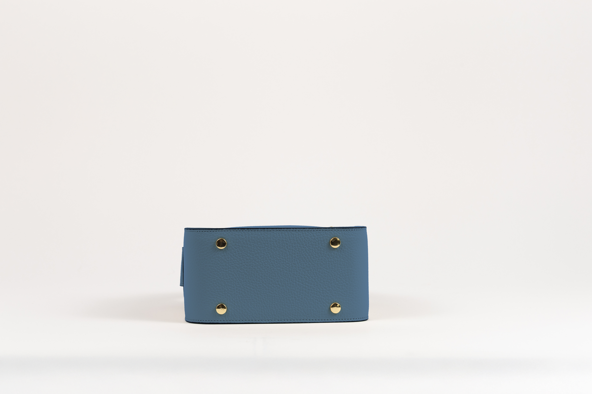 Affinée Élan Ocean handbag, base view showing the protective gold-tone feet