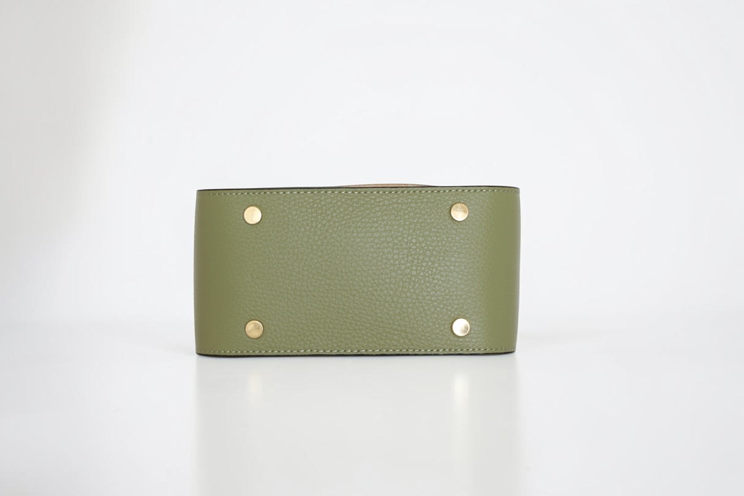 Affinée Élan Lemon handbag, base view showing the protective gold-tone feet