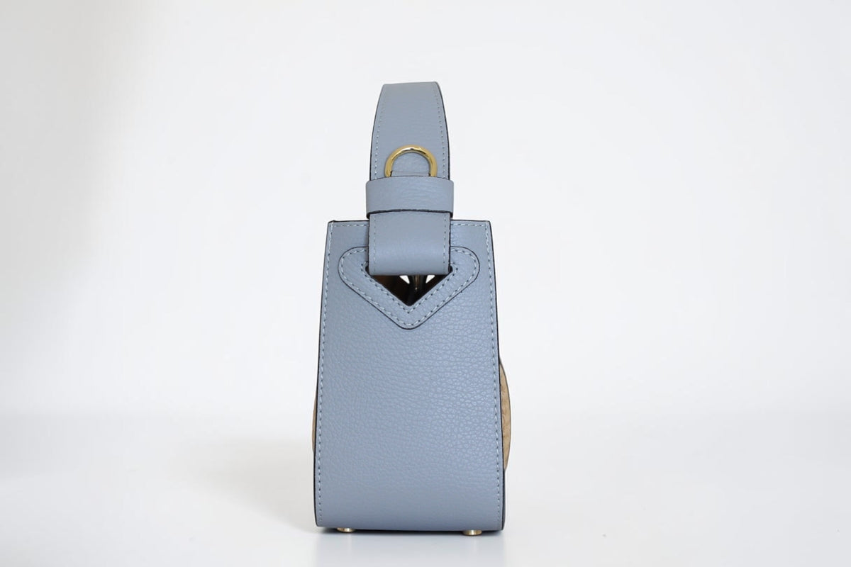 Affinée Élan Sea handbag, side profile showing the handle attachment