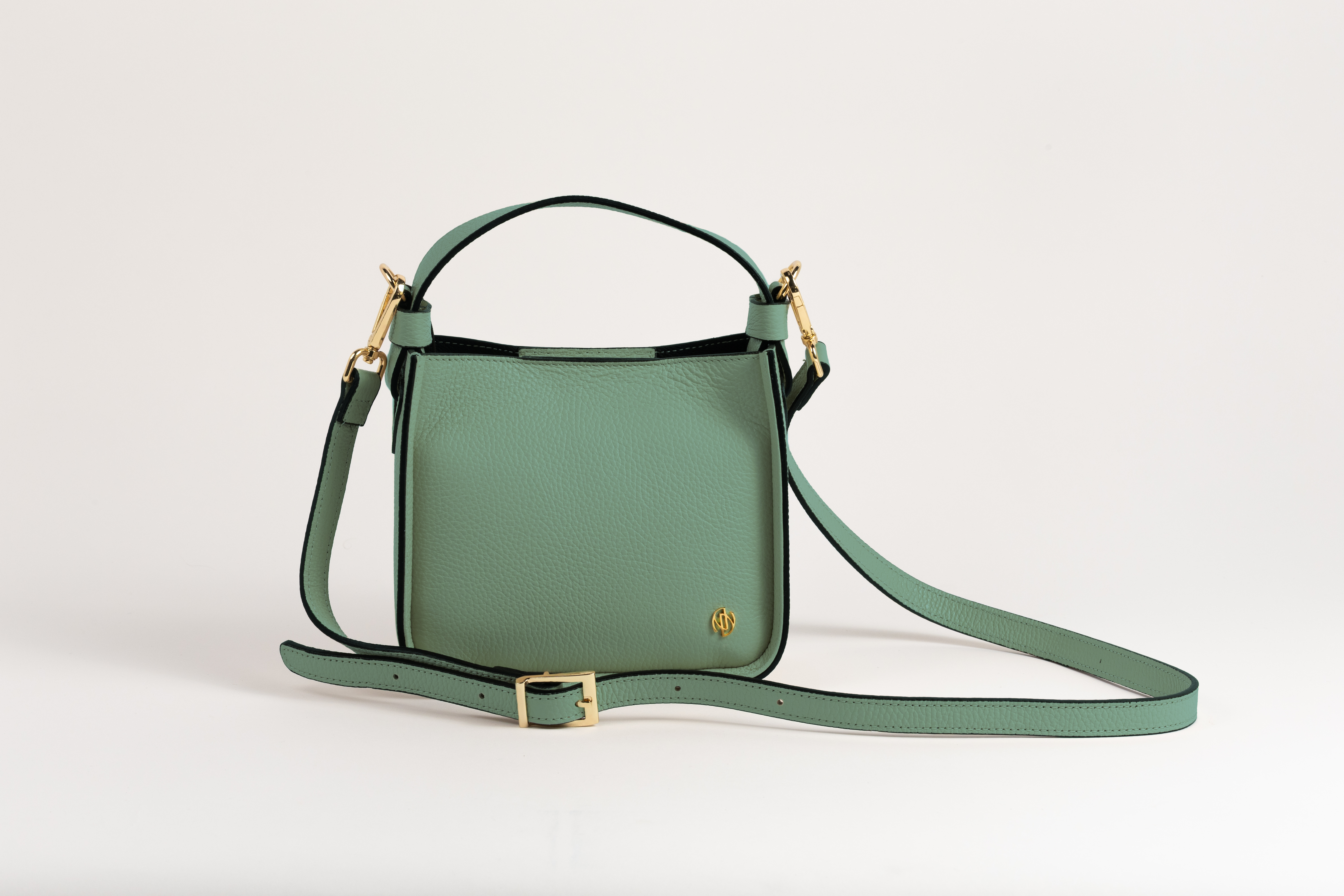 Affinée Élan Mint handbag, front view with the shoulder strap extended