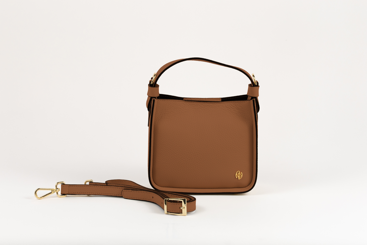 Affinée Élan Caramel handbag, front view with the shoulder strap placed beside it